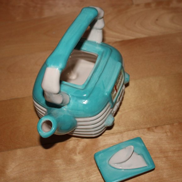A vintage retro teapot - Picture 2 of 10